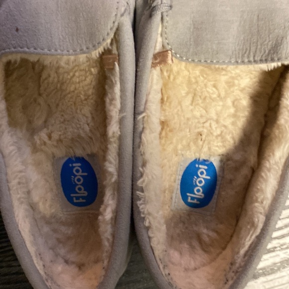 🍍FLOOPI SLIPPERS🍍size 9🍍I-2 - Picture 3 of 3